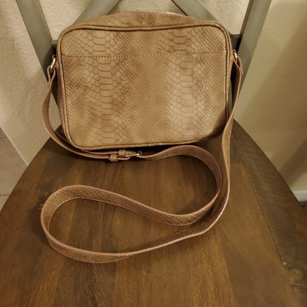 Chicos tan purse excellent condition